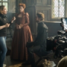 4113_D008_00156_RC Director Josie Rourke and actors Margot Robbie and Joe Alwyn on the set of MARY QUEEN OF SCOTS, a Focus Features release. Credit: Liam Daniel / Focus Features